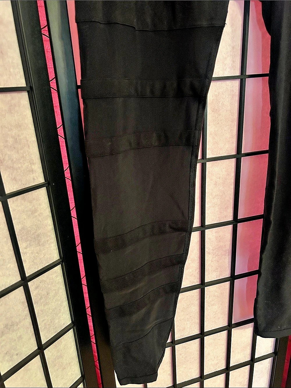 Lorna Jane Black w/Mesh pattern Leggings - Picture 4 of 5